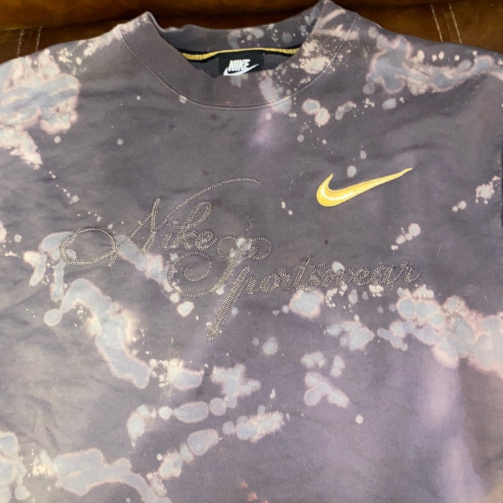 nike sweatshirt